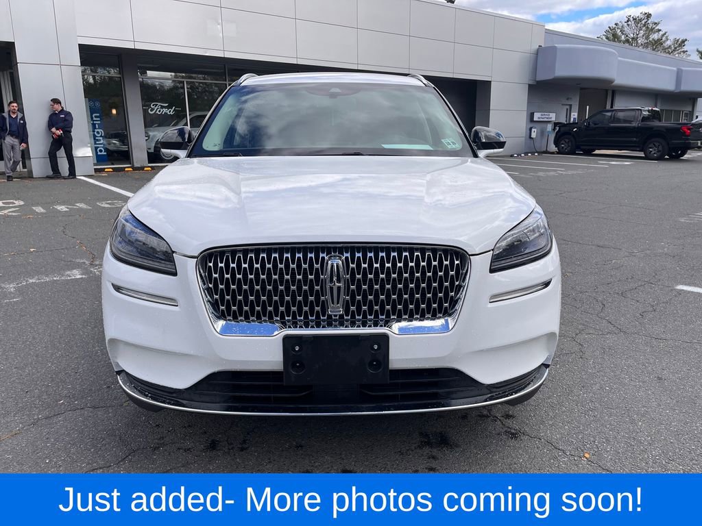 2021 Lincoln Corsair Standard photo 2