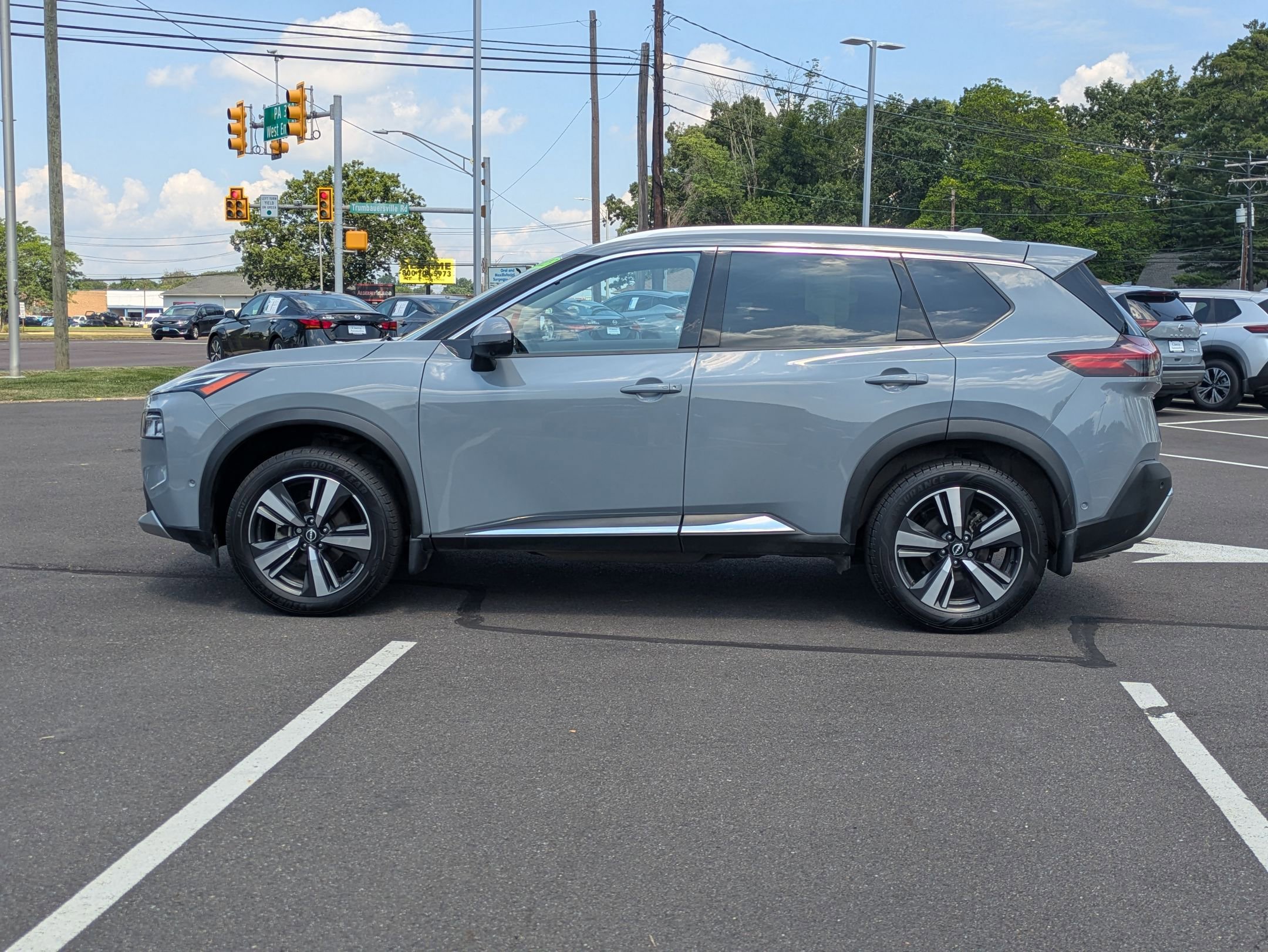 2023 Nissan Rogue Platinum photo 4
