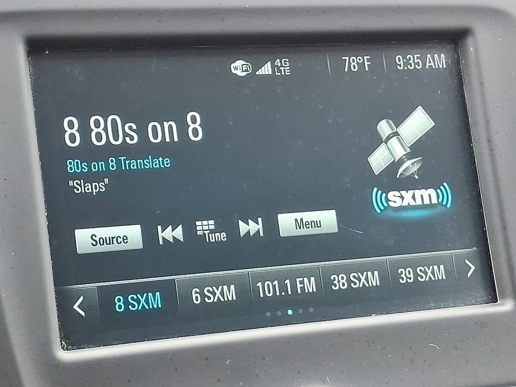 2018 Chevrolet Equinox LT photo 3