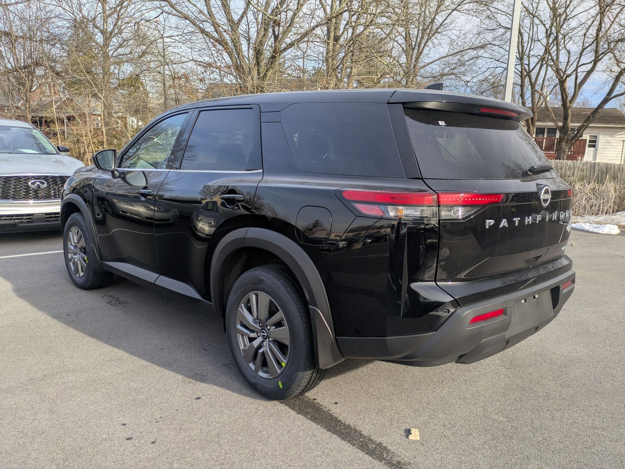 2025 Nissan Pathfinder S photo 4