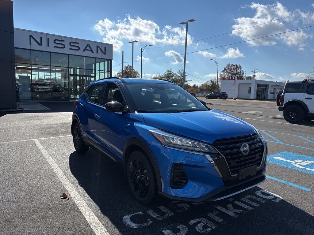 Used 2023 Nissan Kicks SR SUV