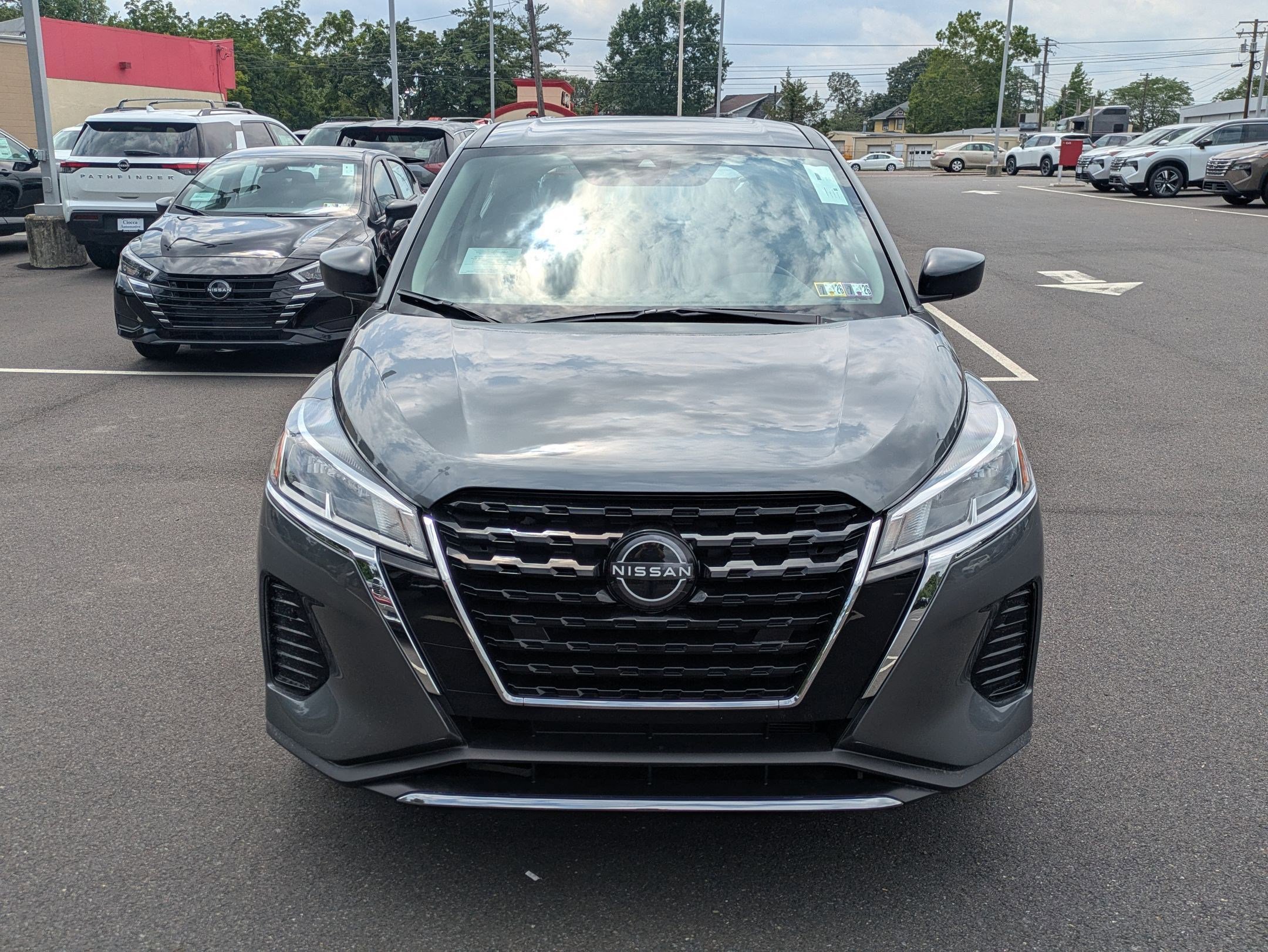 2025 Nissan Kicks Play S photo 2