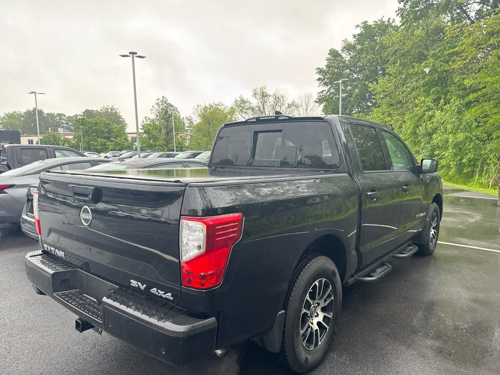 2023 Nissan Titan SV photo 3