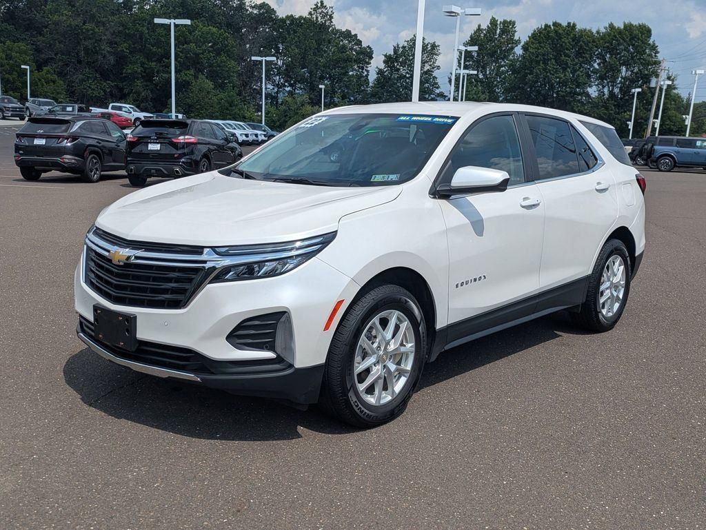 2022 Chevrolet Equinox LT photo 2