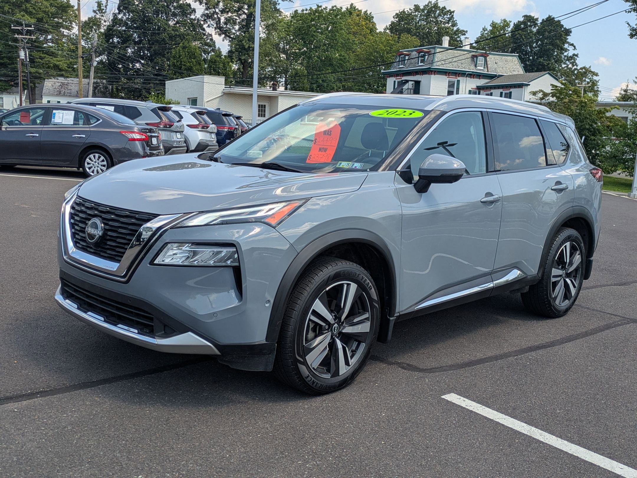 2023 Nissan Rogue Platinum photo 3