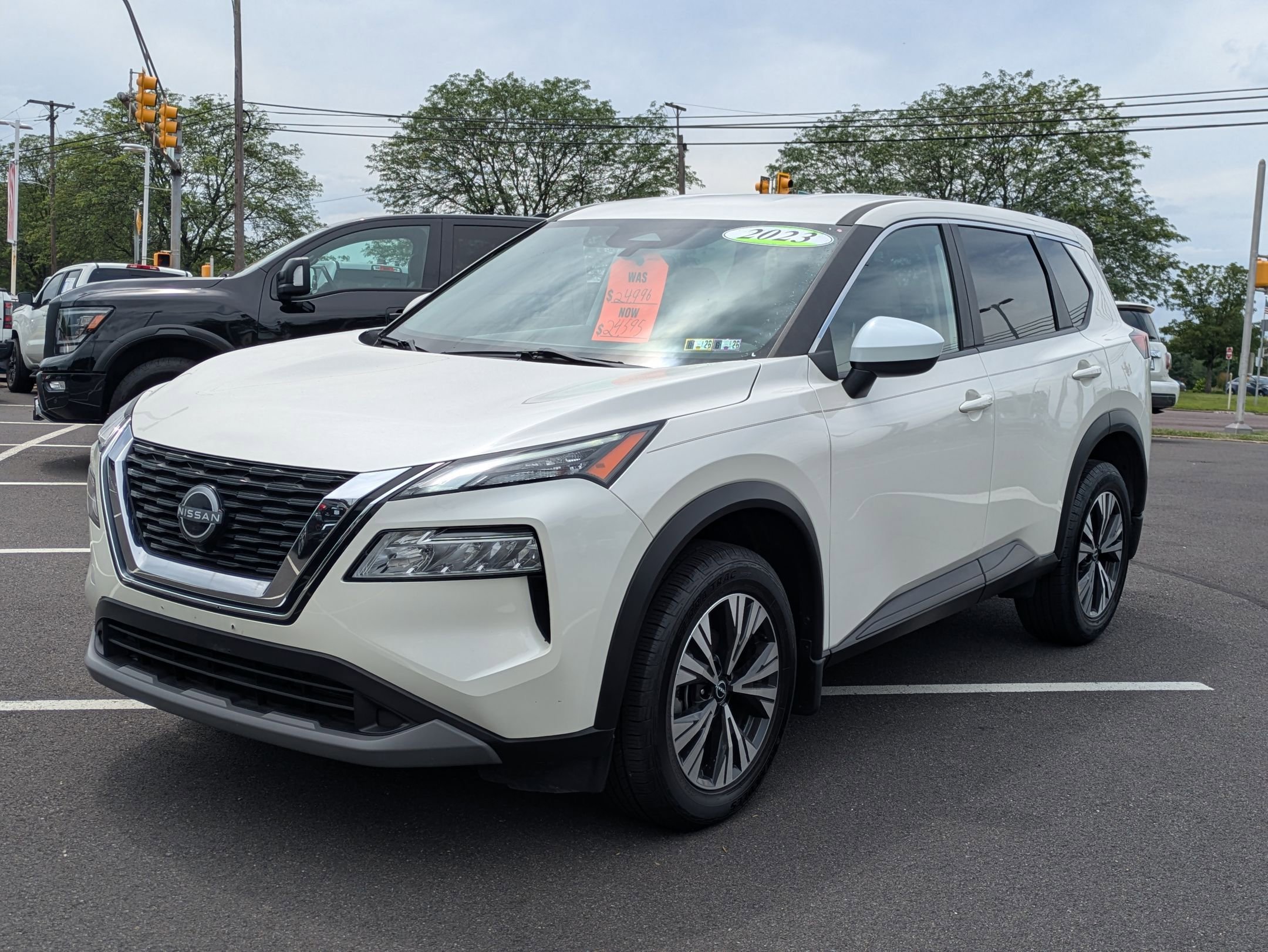 2023 Nissan Rogue SV photo 3