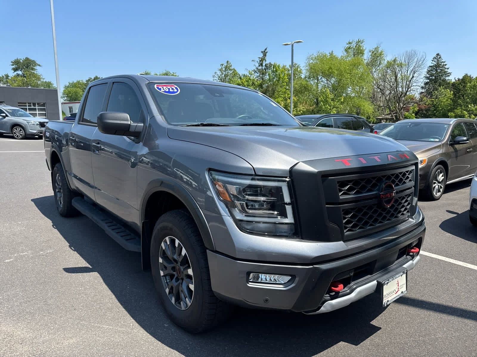 2023 Nissan Titan PRO-4X photo 2
