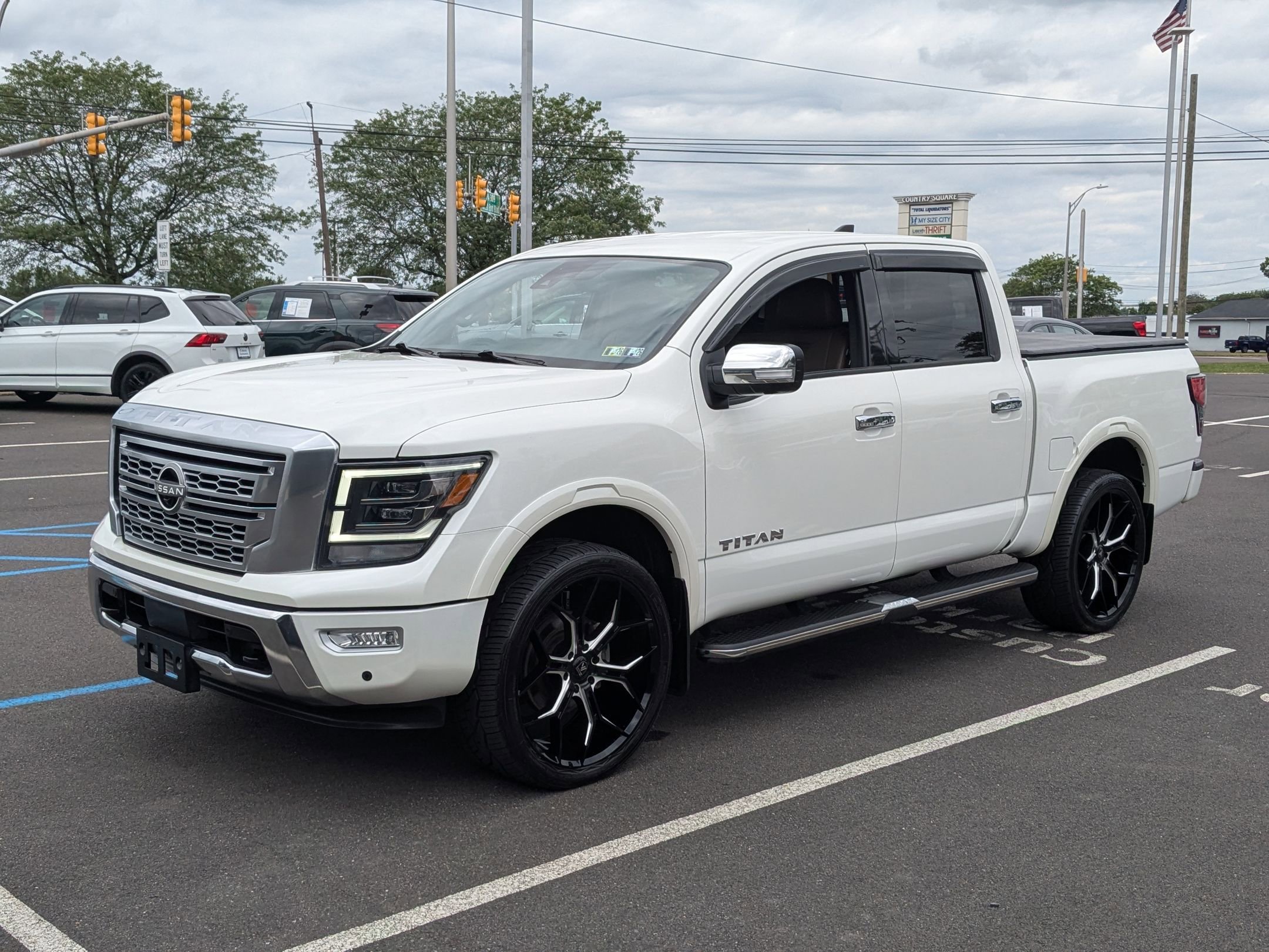 2023 Nissan Titan Platinum Reserve photo 3