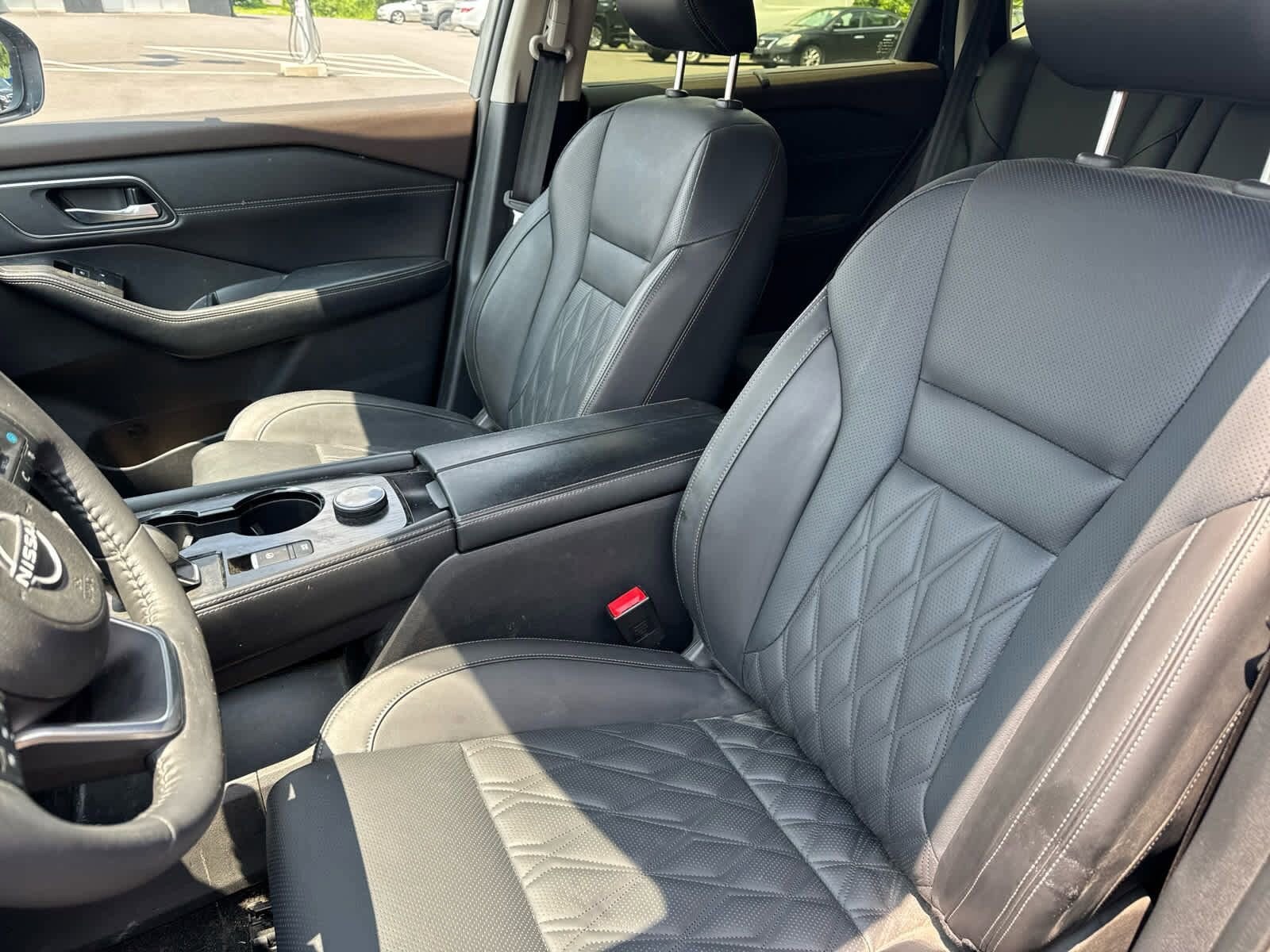 2023 Nissan Rogue Platinum photo 3