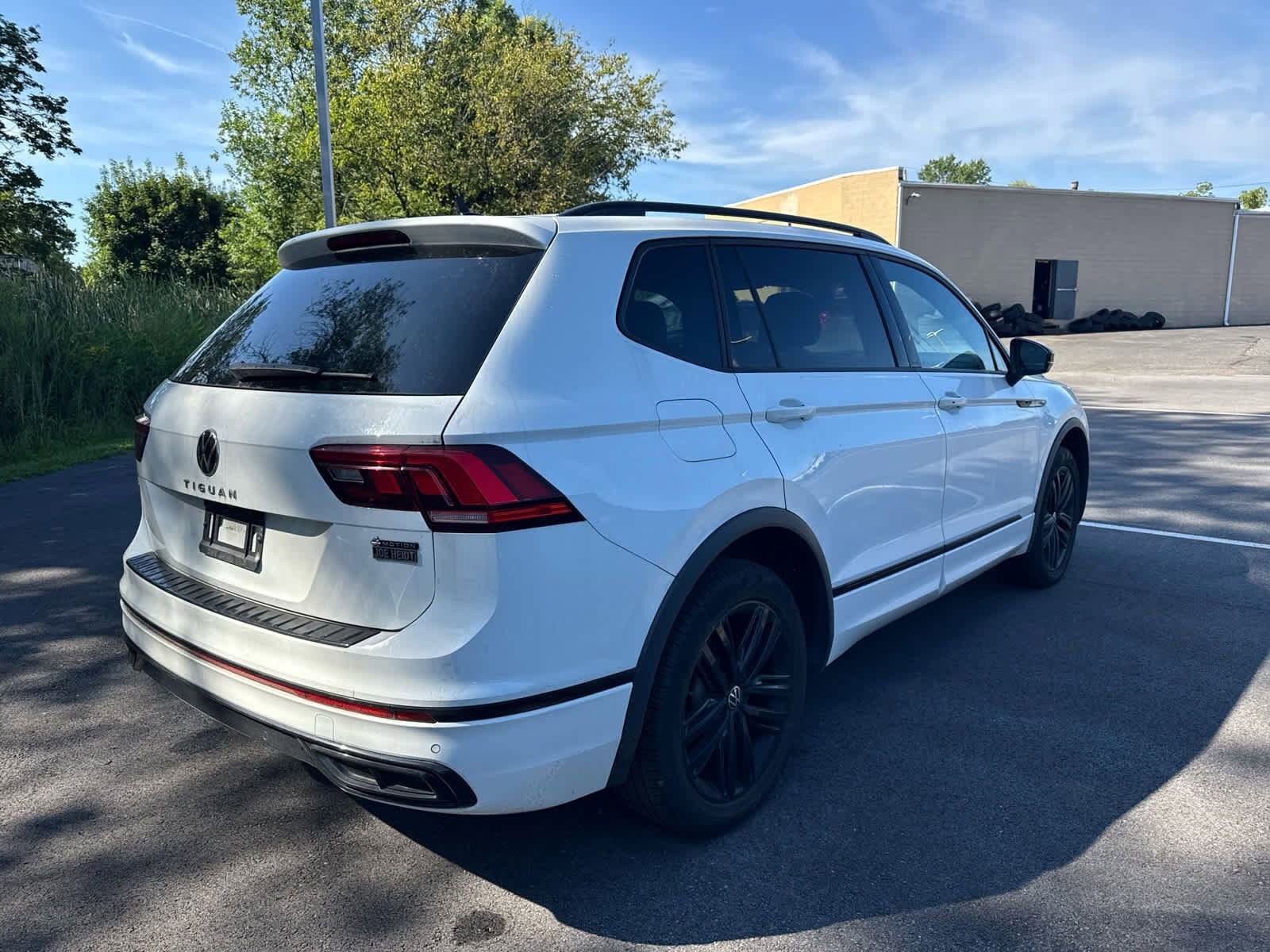 2022 Volkswagen Tiguan SE R-Line Black photo 3