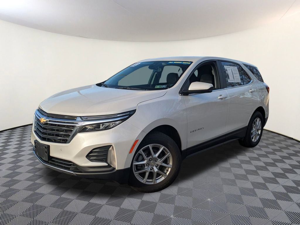 2022 Chevrolet Equinox LT's photo