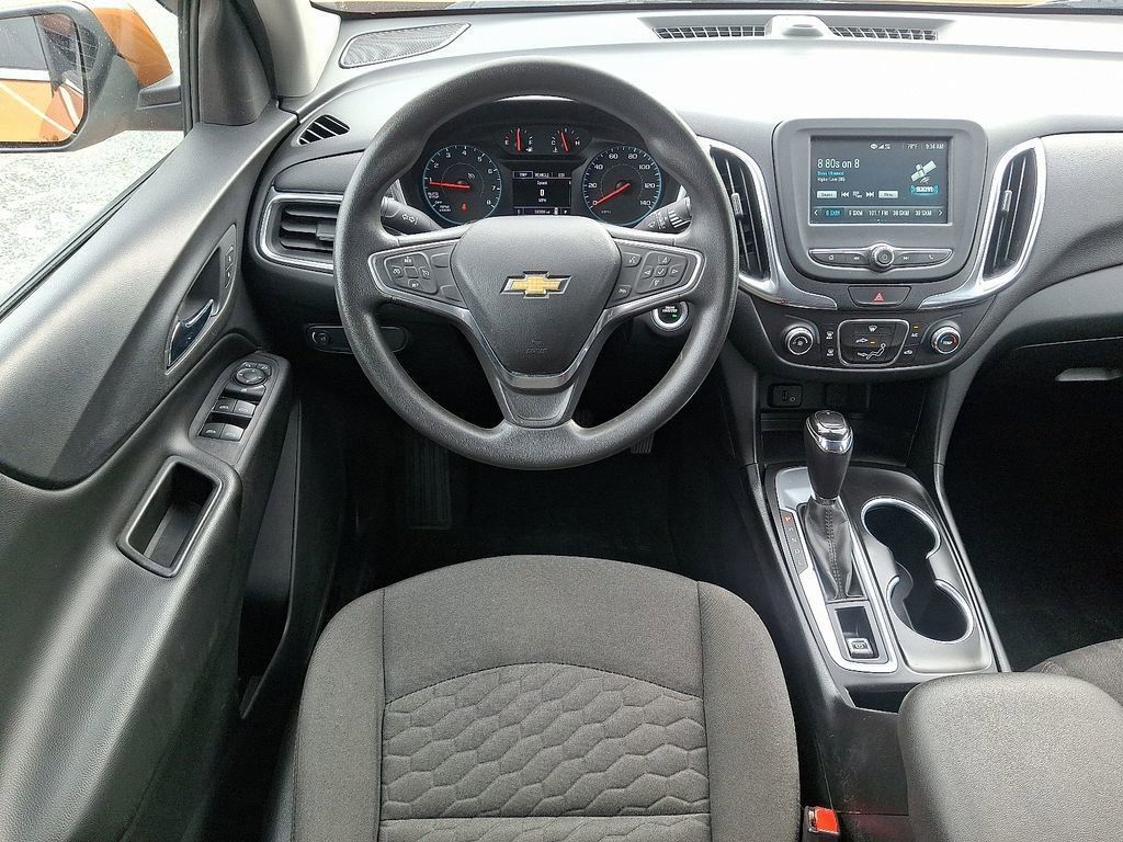 2018 Chevrolet Equinox LT photo 2