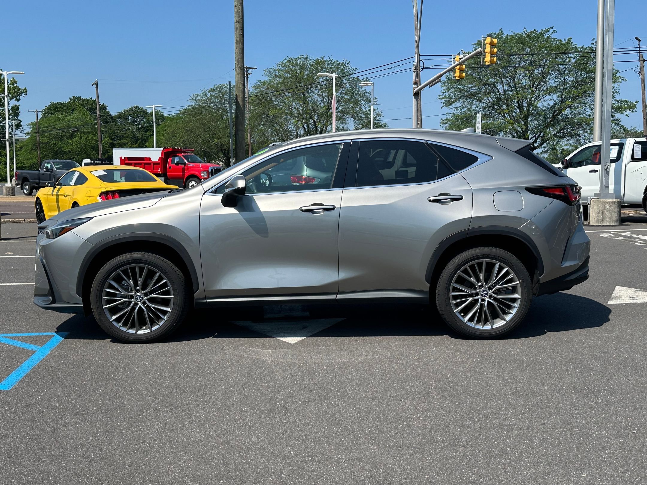 2022 Lexus NX 350 Luxury photo 4