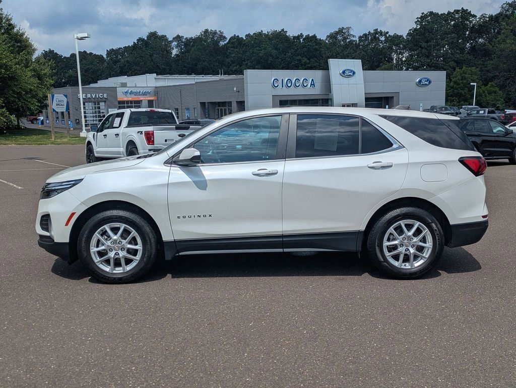 2022 Chevrolet Equinox LT photo 3