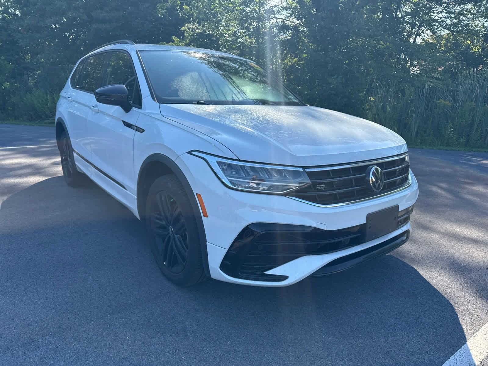 2022 Volkswagen Tiguan SE R-Line Black photo 2