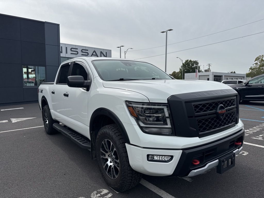 2022 Nissan Titan PRO-4X photo 2