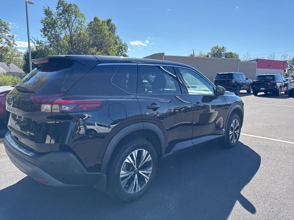 2021 Nissan Rogue SV photo 3
