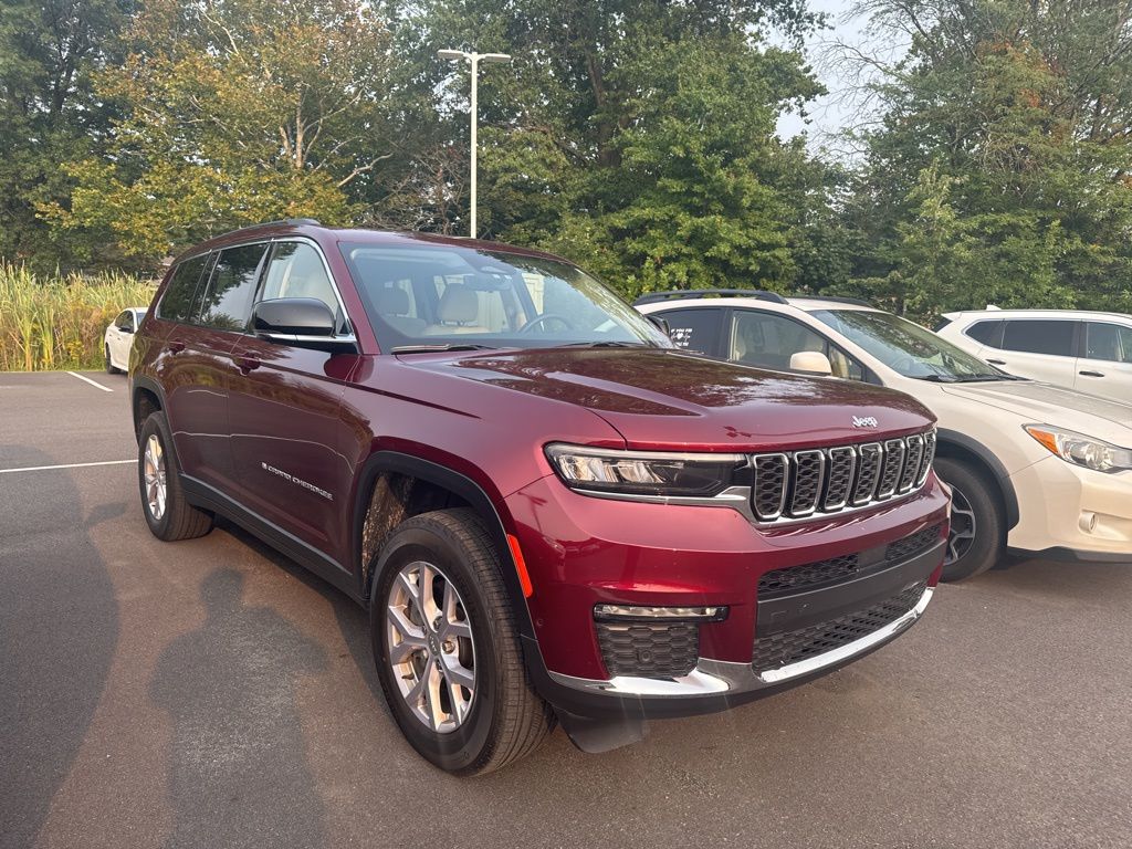 2022 Jeep Grand Cherokee Limited photo 2