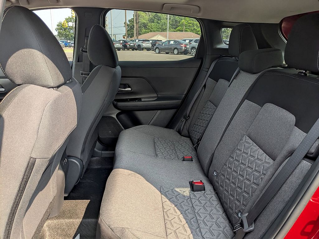 2025 Nissan Kicks SV AWD - Photo 9