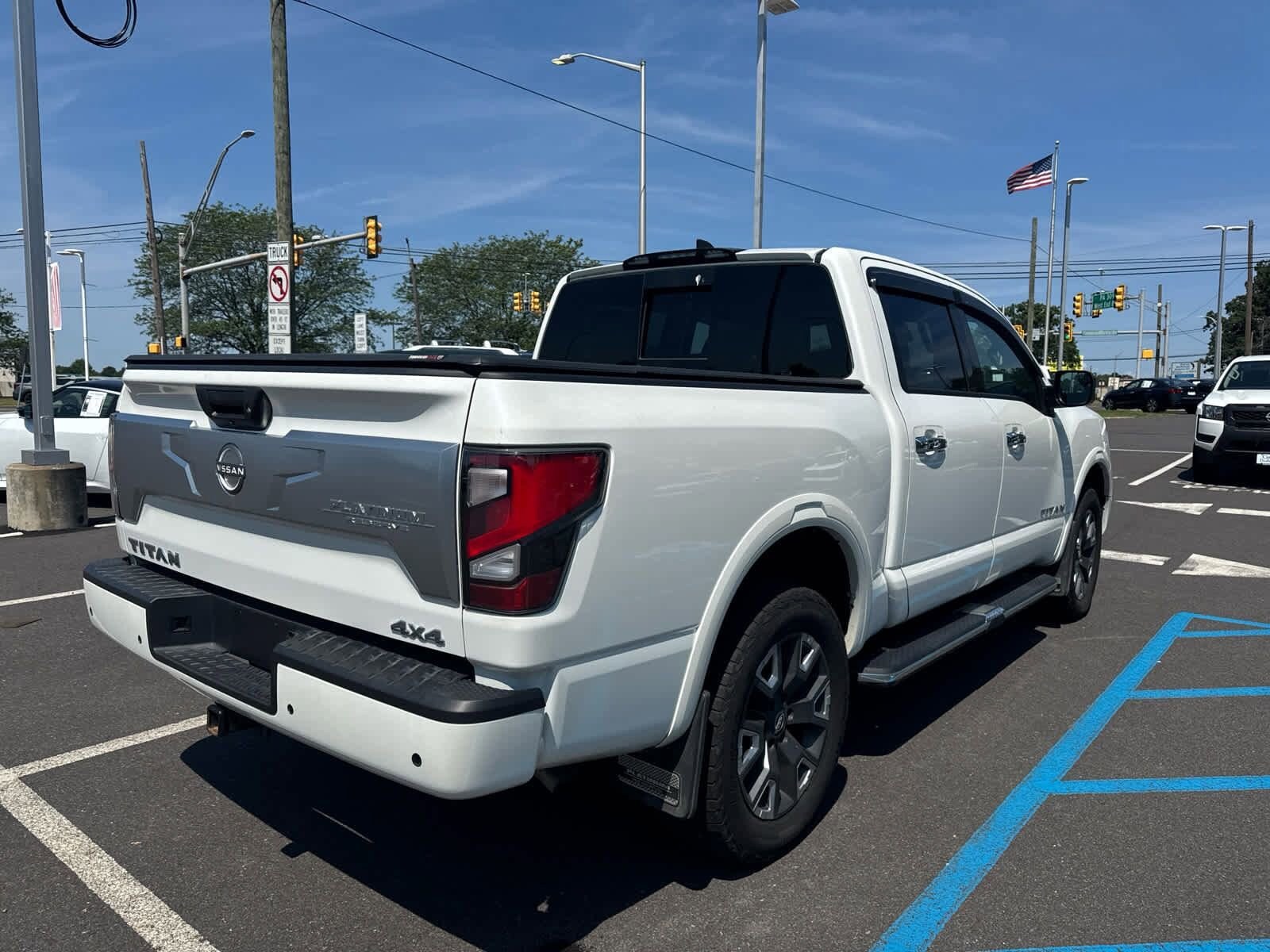 2023 Nissan Titan Platinum Reserve photo 3
