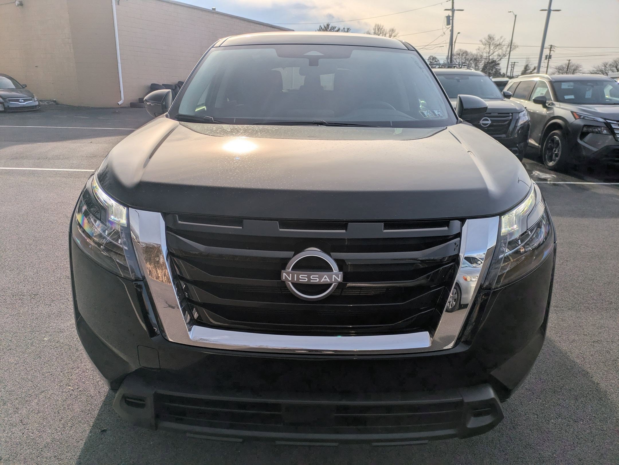 2025 Nissan Pathfinder S photo 2