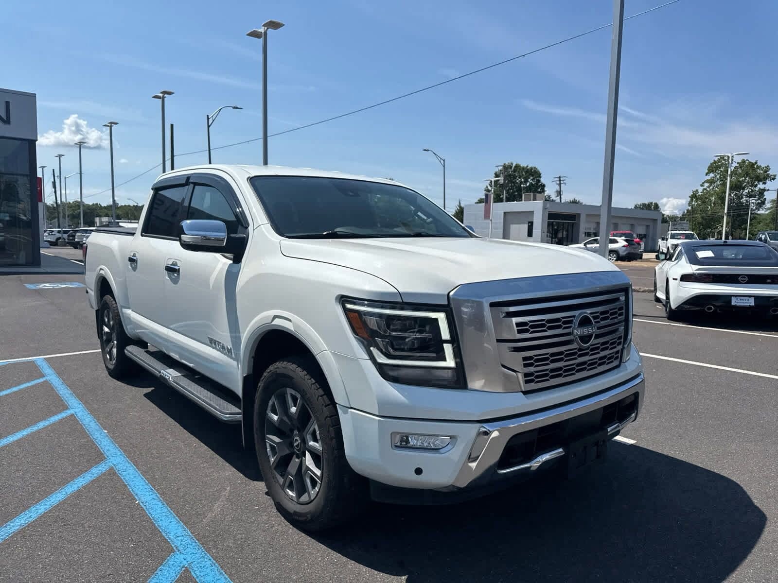 2023 Nissan Titan Platinum Reserve photo 2
