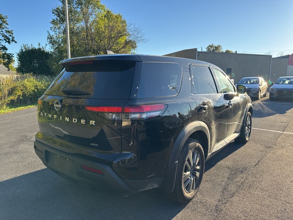2024 Nissan Pathfinder S photo 3
