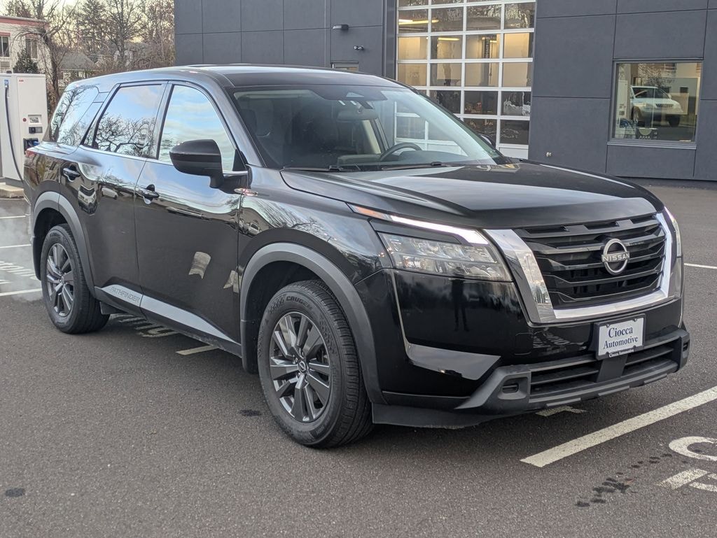 Used 2024 Nissan Pathfinder S SUV