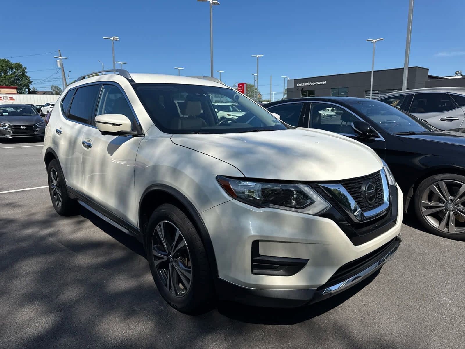 2020 Nissan Rogue SV photo 2
