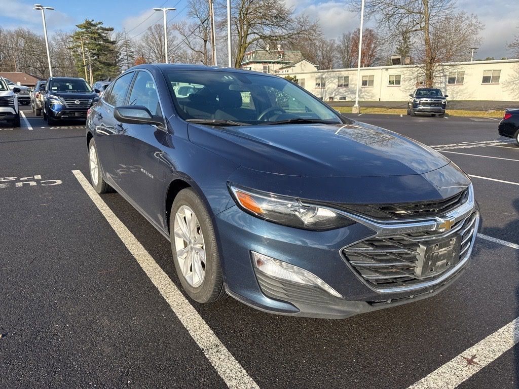 2022 Chevrolet Malibu 1LT photo 2