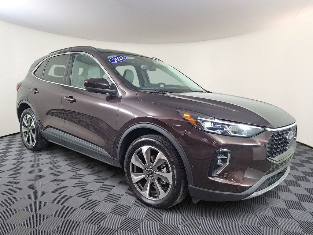 2023 Ford Escape Platinum's photo