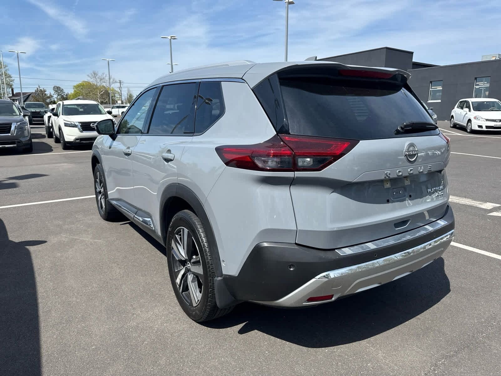 2023 Nissan Rogue Platinum photo 4