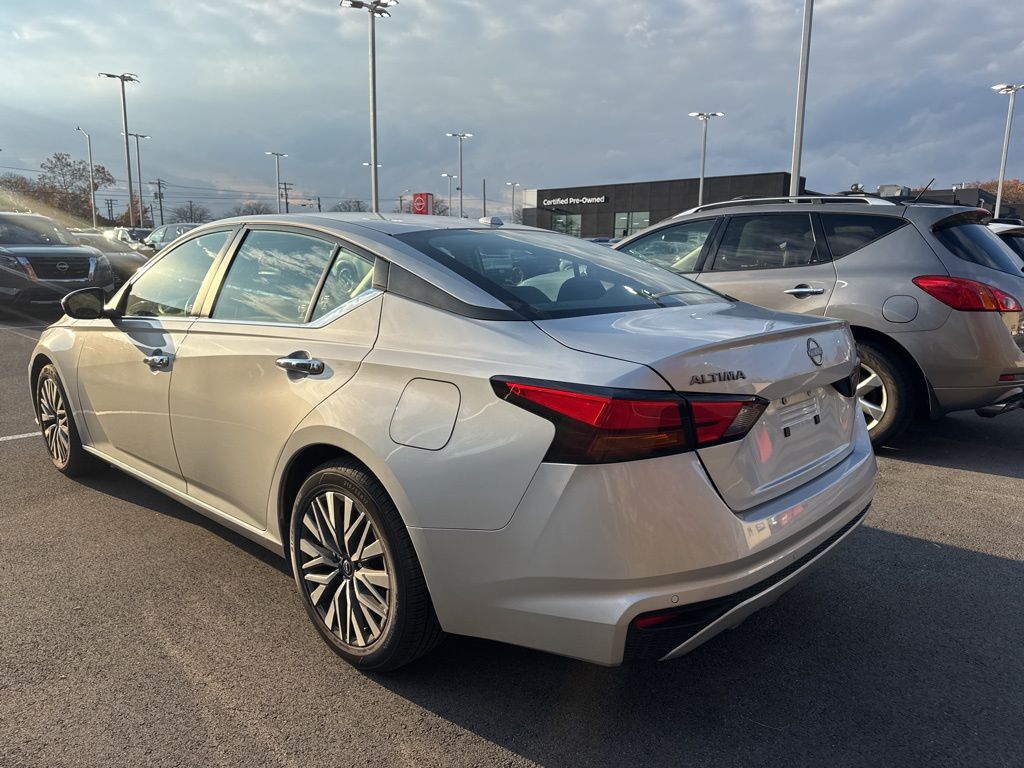2023 Nissan Altima 2.5 SV photo 4