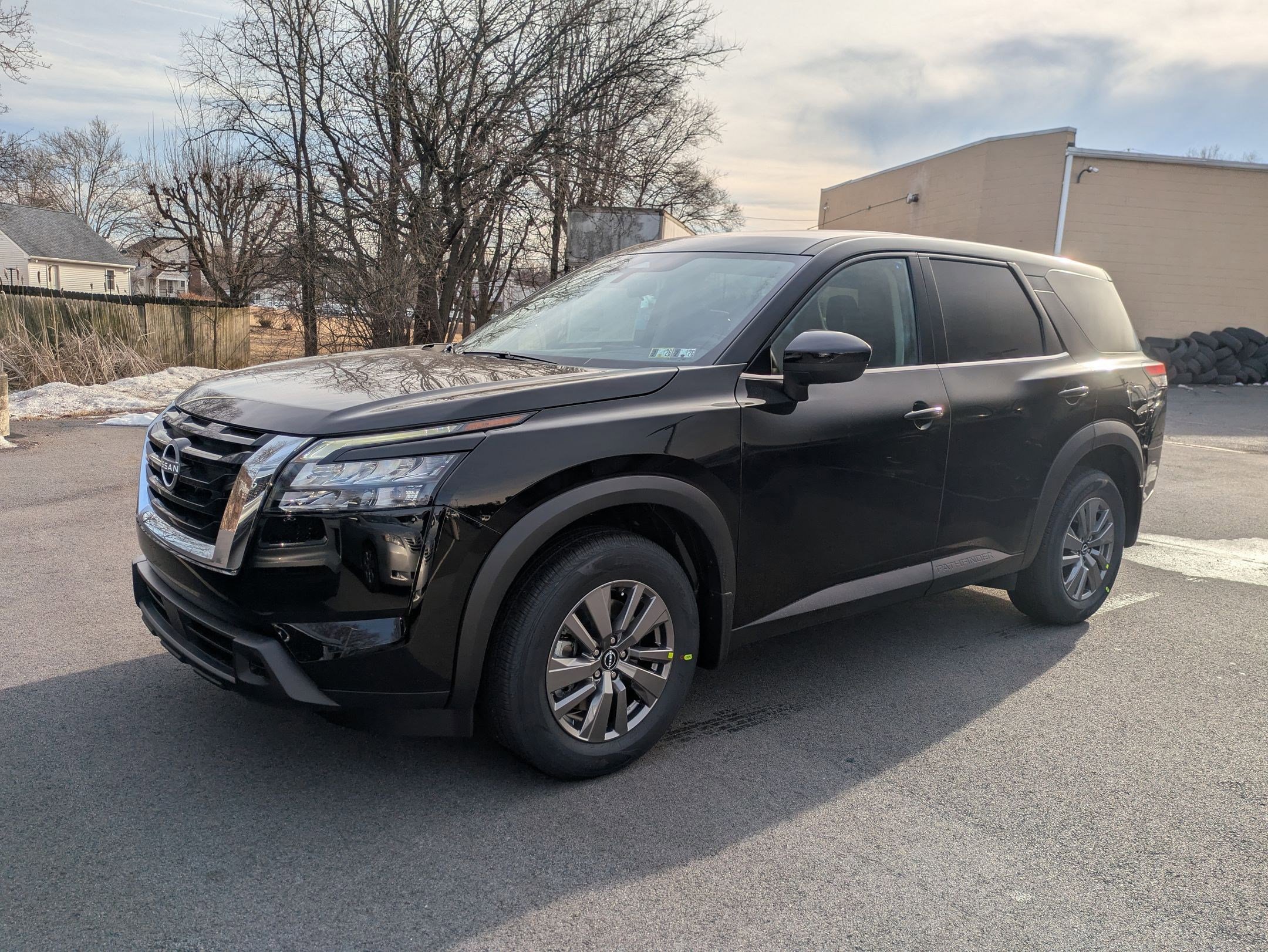 2025 Nissan Pathfinder S photo 3