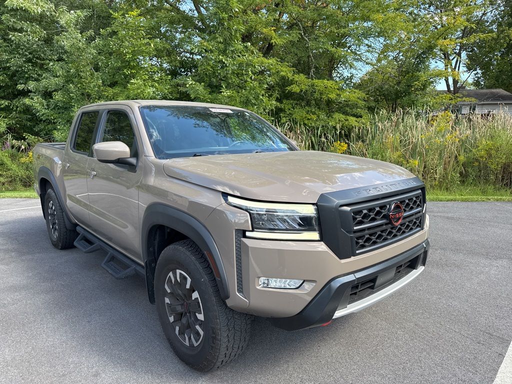 2022 Nissan Frontier PRO-4X photo 2
