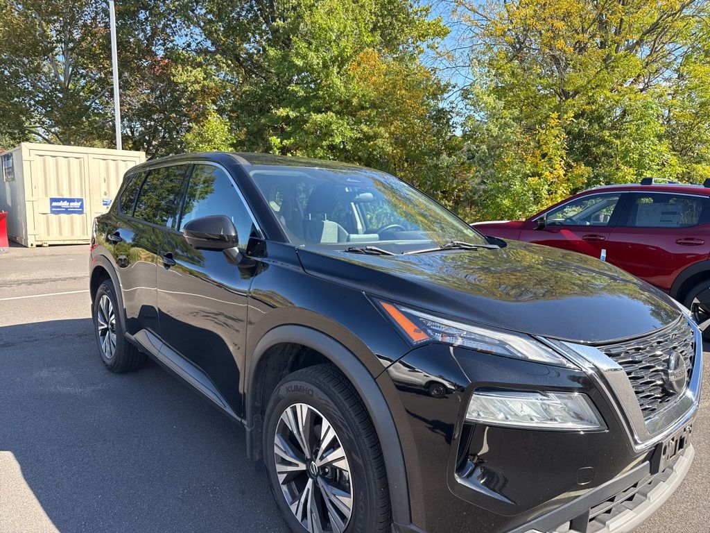 2021 Nissan Rogue SV photo 2