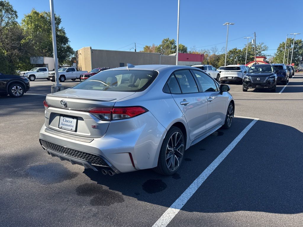 2022 Toyota Corolla SE photo 3