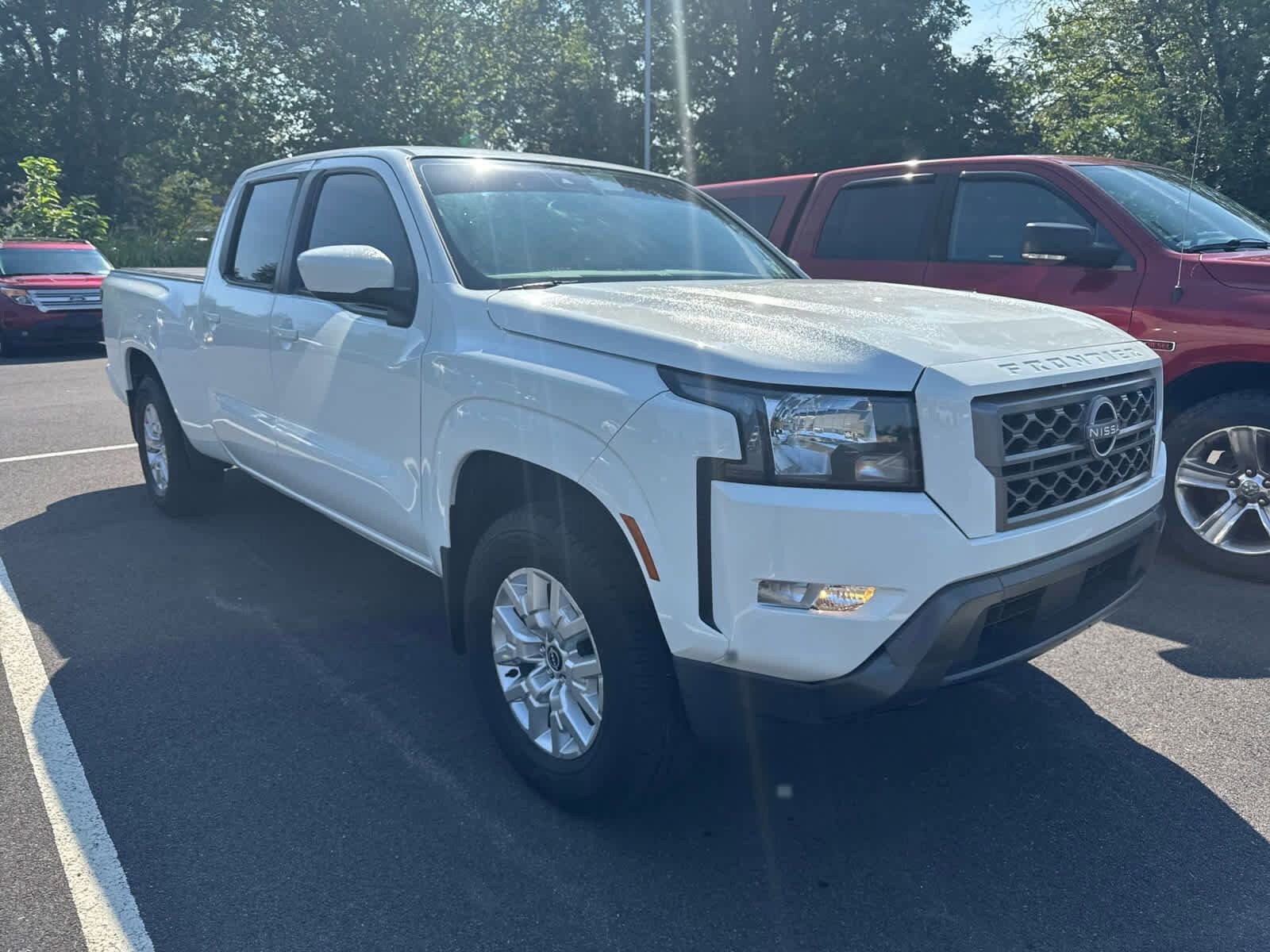 2022 Nissan Frontier SV photo 2