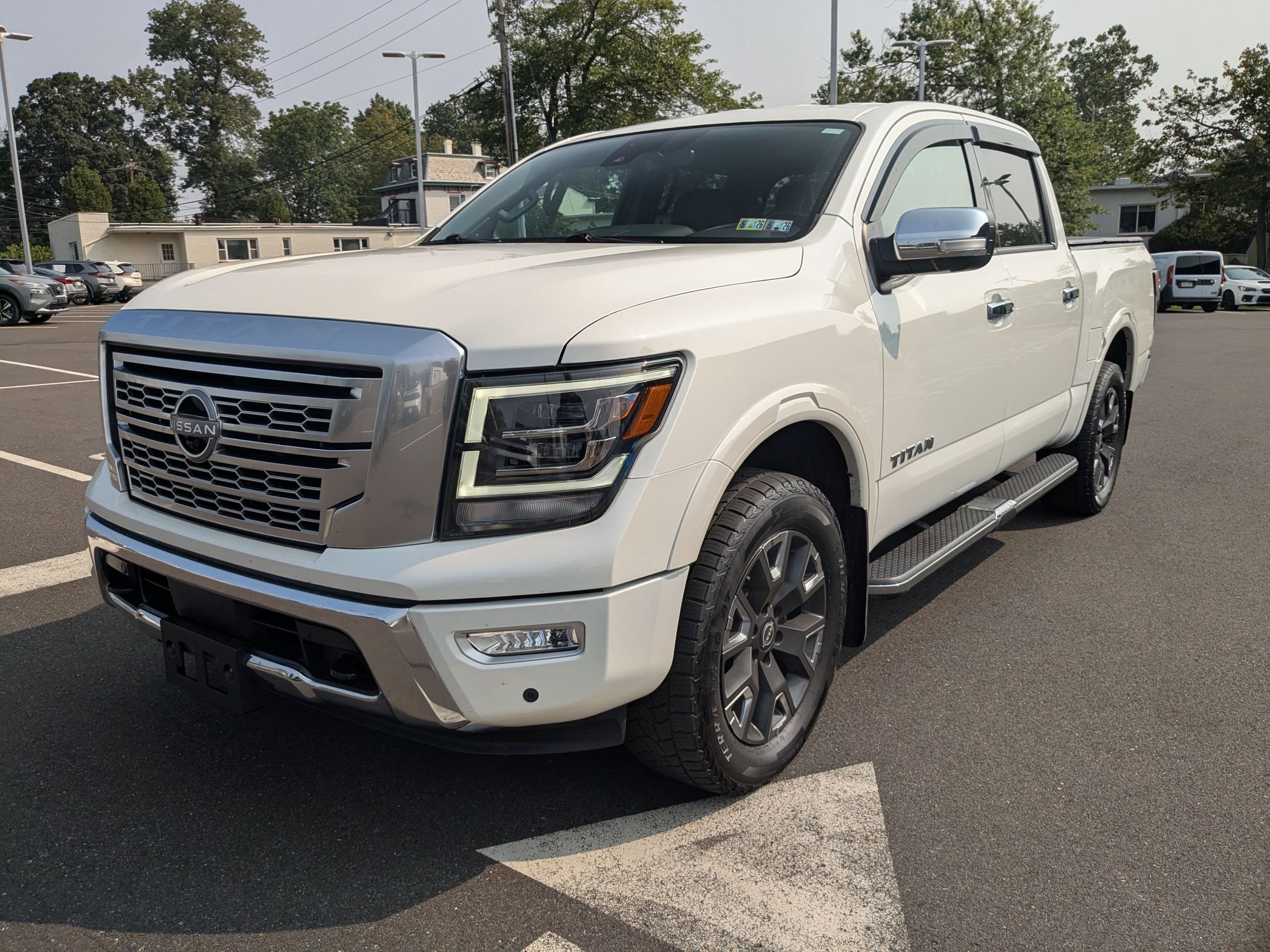 2023 Nissan Titan Platinum Reserve photo 3
