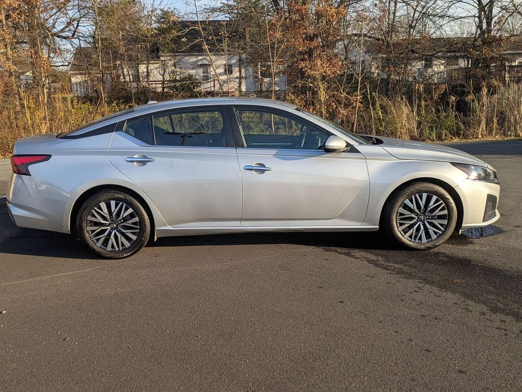 Used 2023 Nissan Altima 2.5 SV Sedan