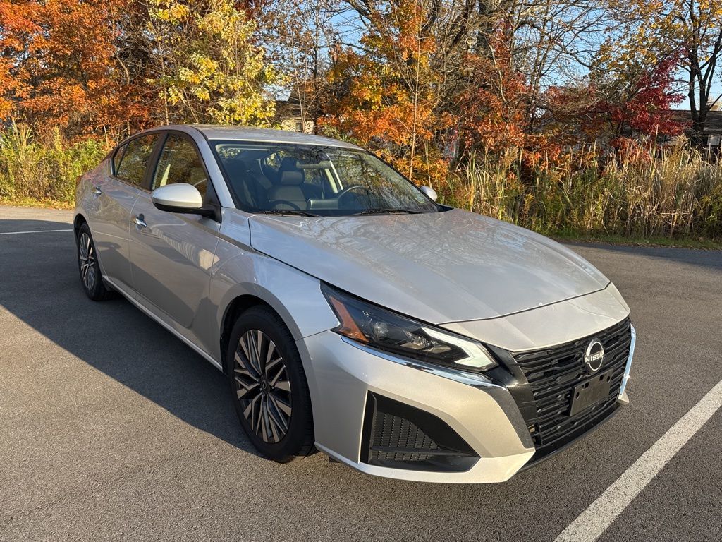 2023 Nissan Altima 2.5 SV photo 2