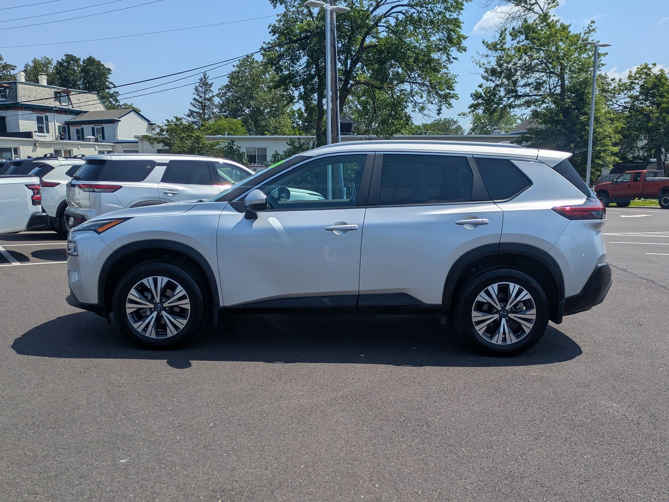2023 Nissan Rogue SV photo 4