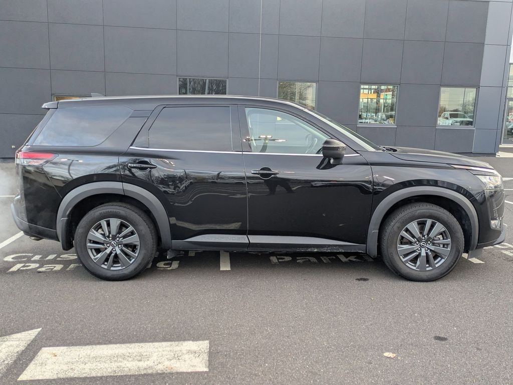 Used 2024 Nissan Pathfinder S SUV