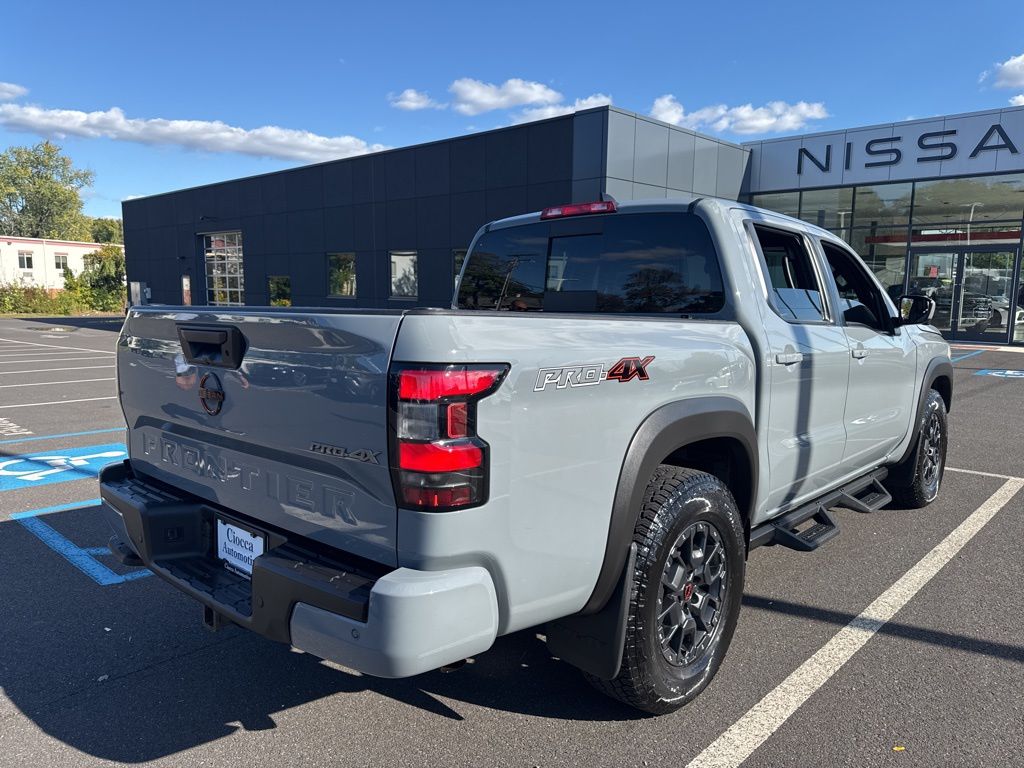 2023 Nissan Frontier PRO-4X photo 3