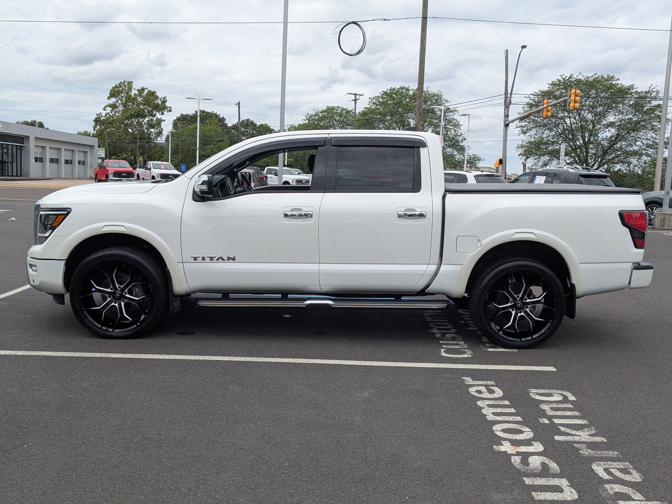 2023 Nissan Titan Platinum Reserve photo 4