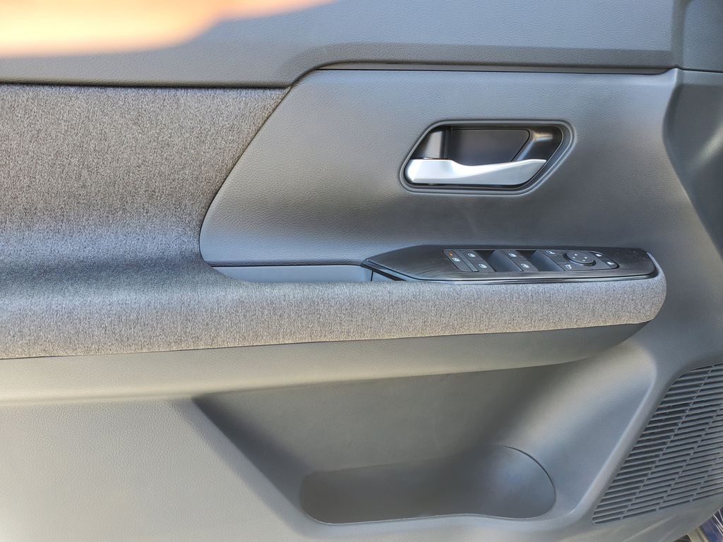 2025 Nissan Kicks SV AWD - Photo 16