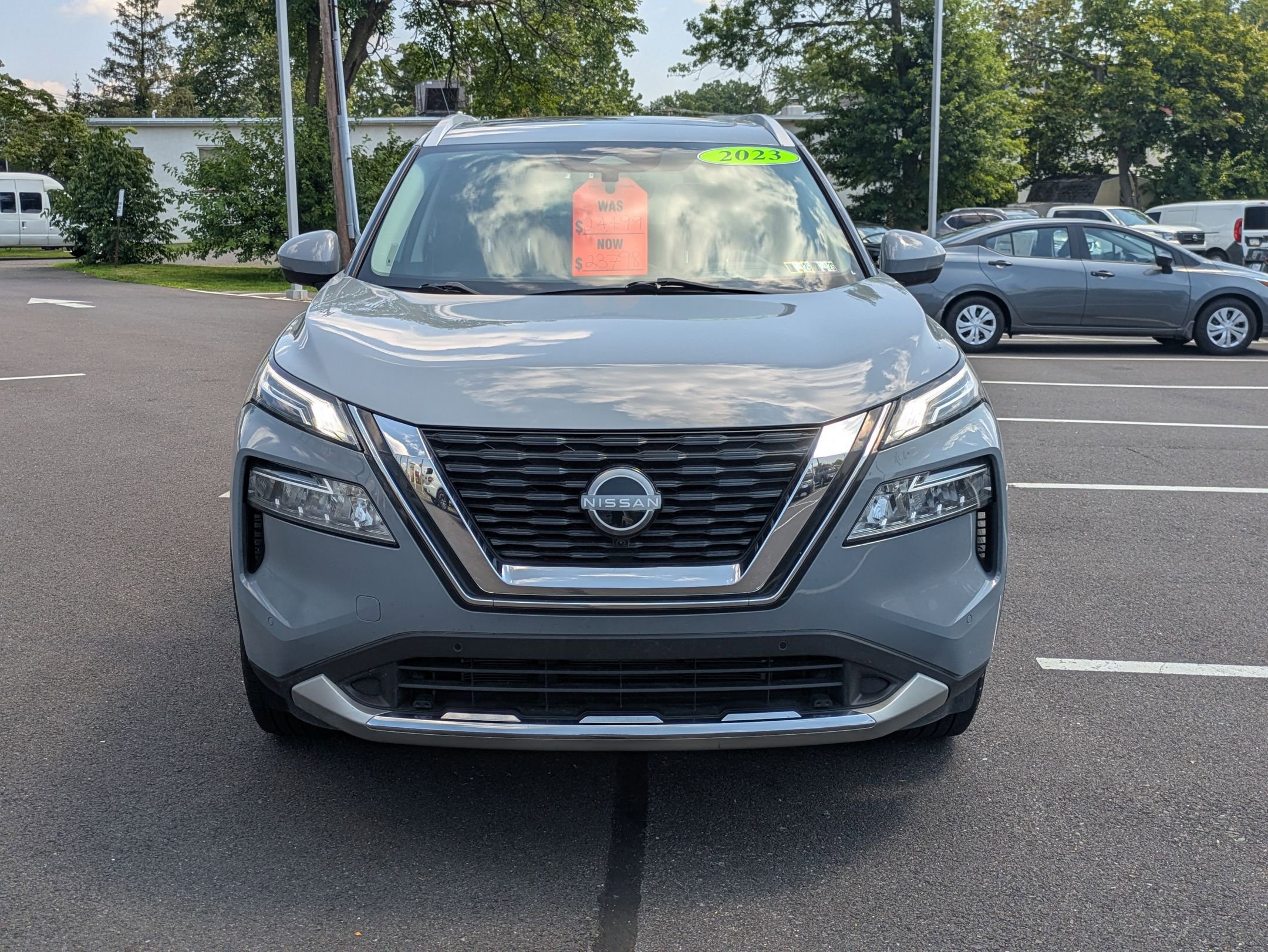 2023 Nissan Rogue Platinum photo 2