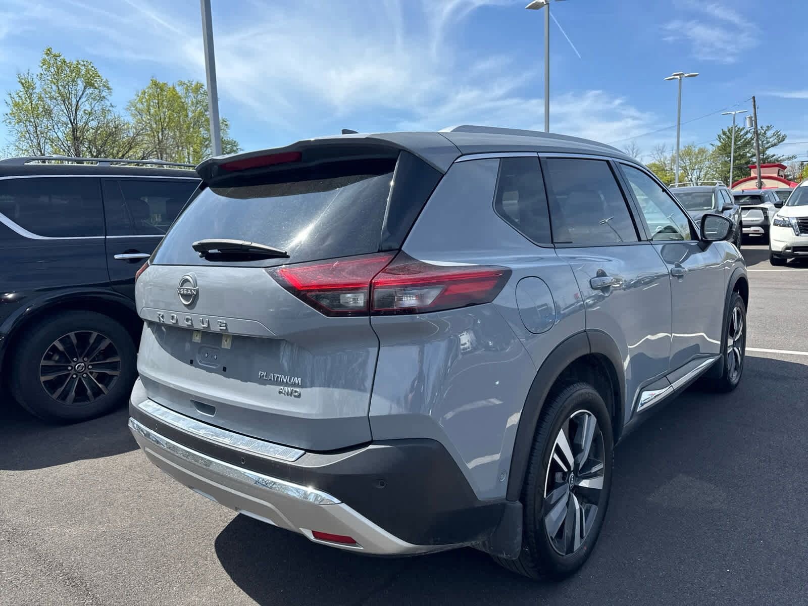 2023 Nissan Rogue Platinum photo 3