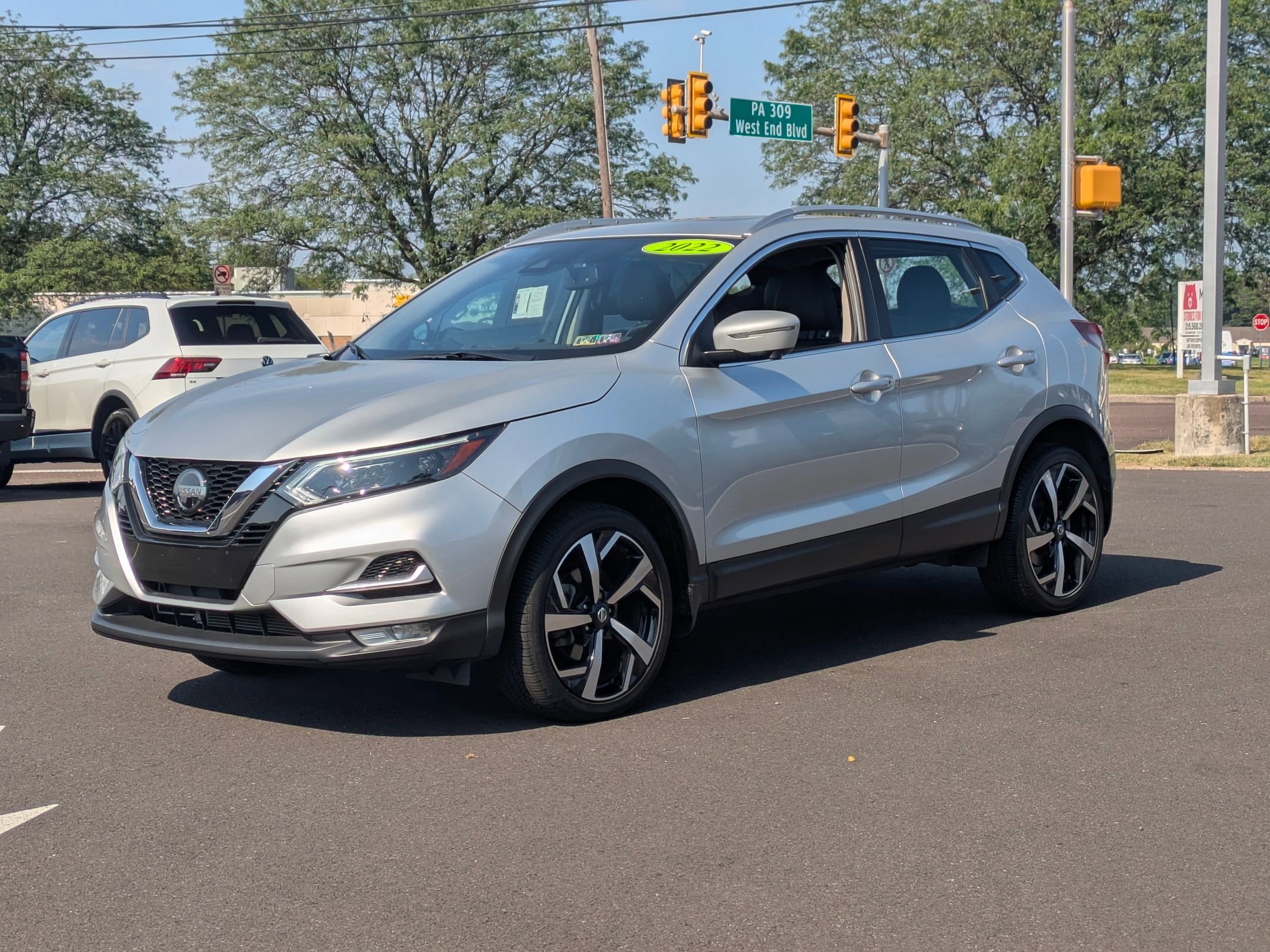 2022 Nissan Rogue Sport SL photo 3