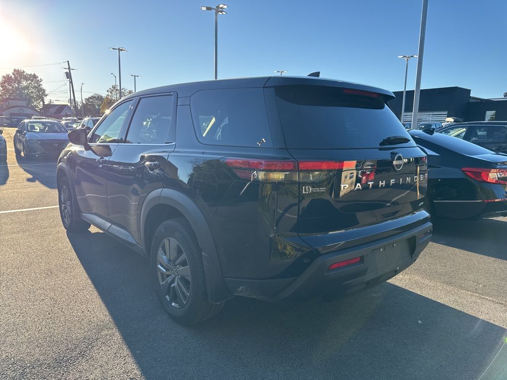 2024 Nissan Pathfinder S photo 4